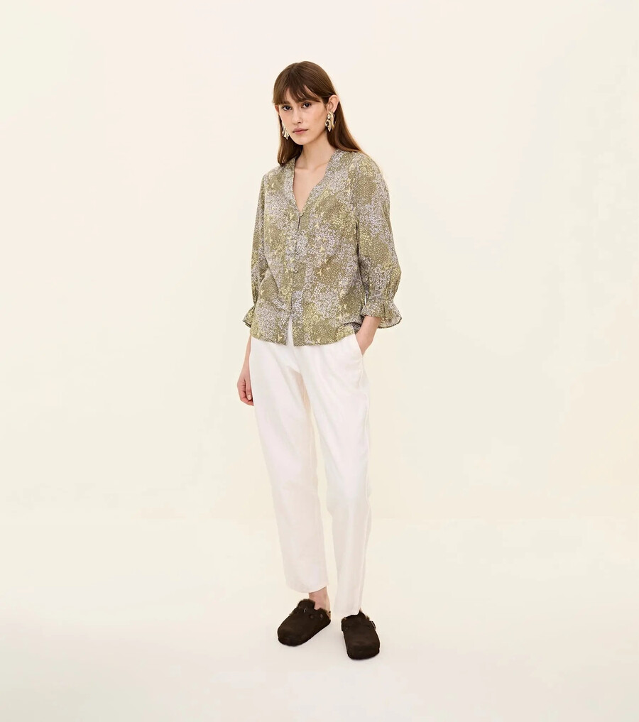 blusa floreciente