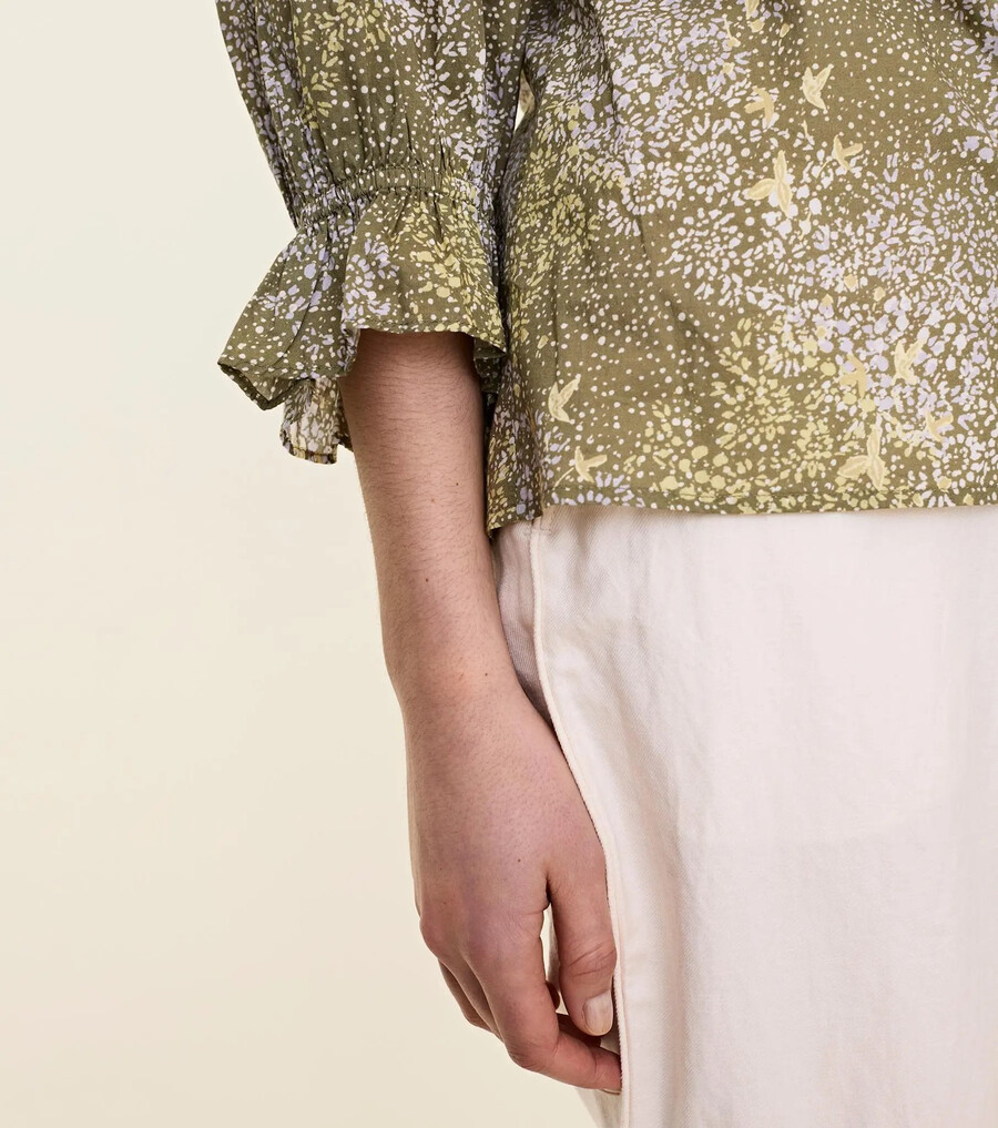blusa floreciente